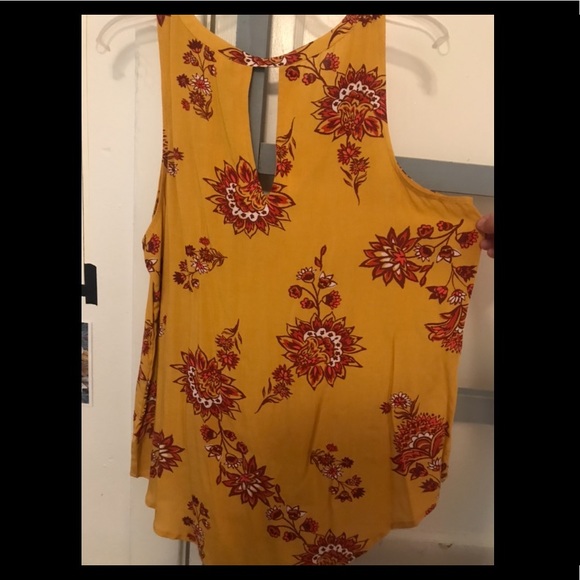 FLORAL SLEEVELESS TOP - Picture 2 of 3